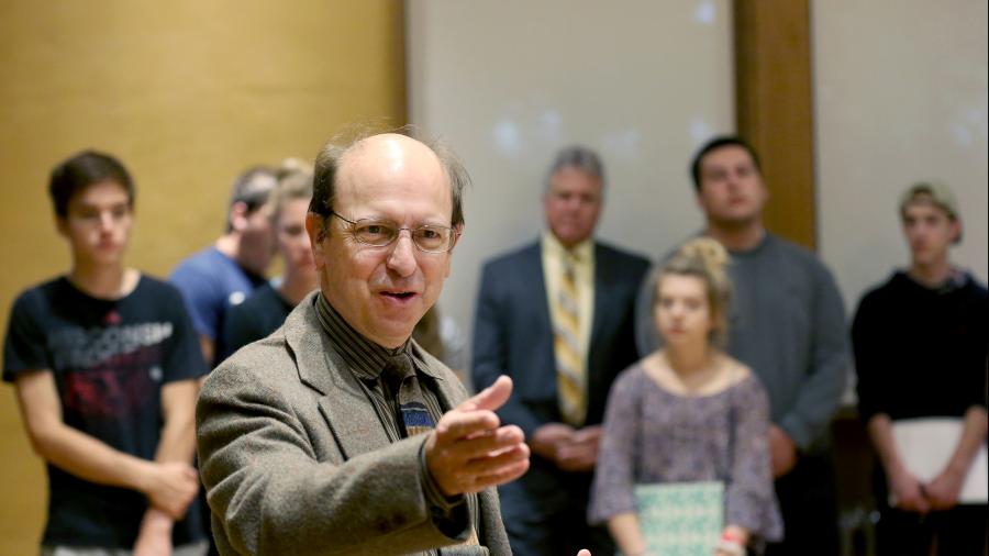 Bob Zeidel speaks to a class.