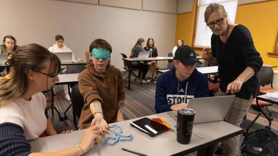 Psychology students use calipers to test the Method of Limits on their fingertips