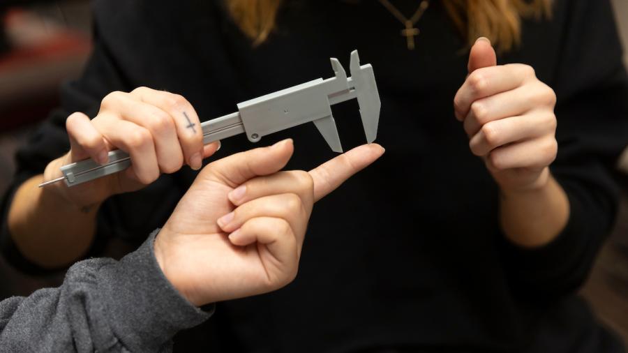 Psychology students use calipers to test the Method of Limits on their fingertips