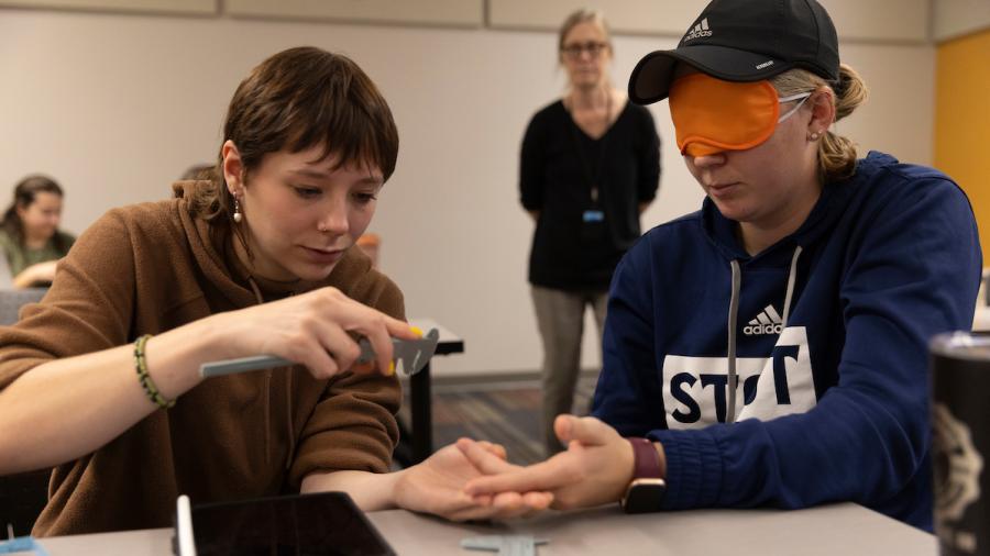 Psychology students use calipers to test the Method of Limits on their fingertips