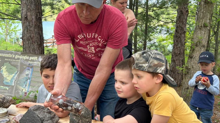 Science Exploration Day, rocks and minerals with Paul Verdon