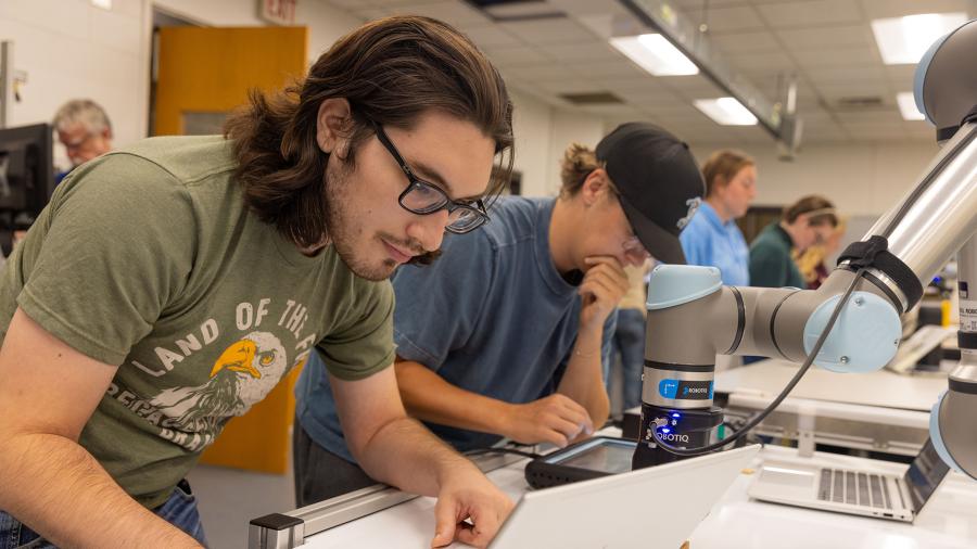 CAM-AI will engage UW-Stout engineering faculty and graduate engineering students on industry projects.