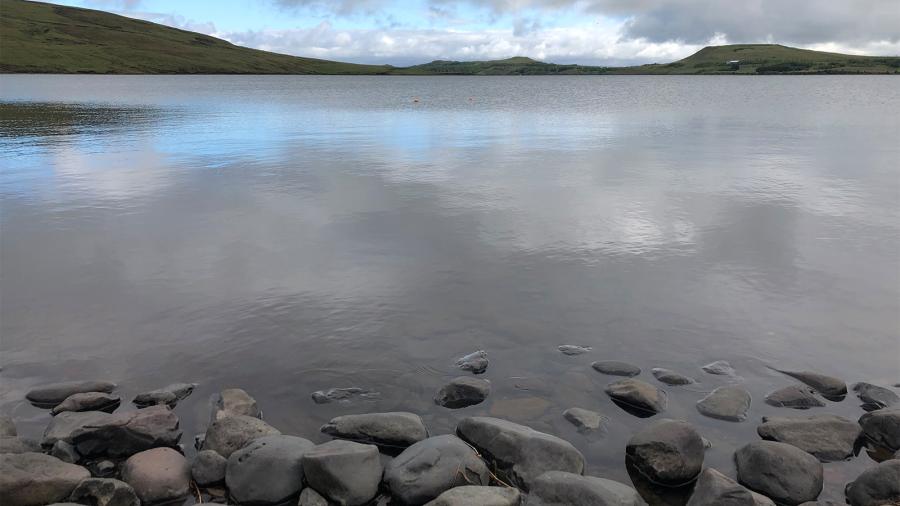 Eystra Gíslholtsvatn, a glacial lake in Iceland