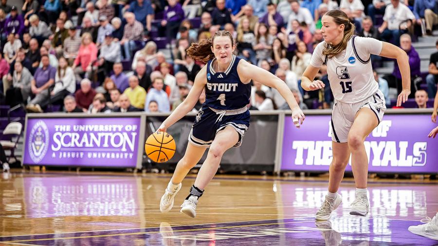 Women's basketball, Amanda Giesen. Photo by Jeremy Cwan
