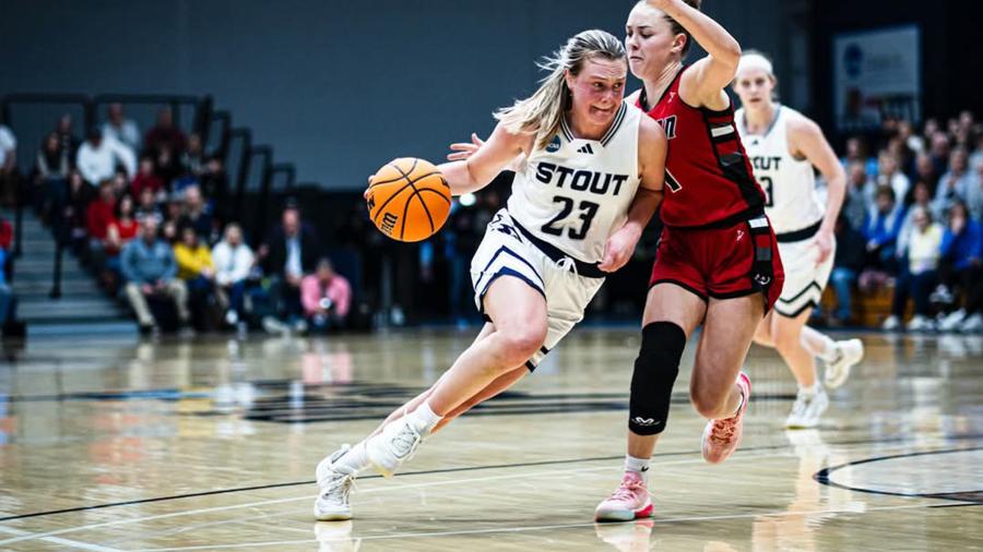 Women's basketball, Anna Mutch. Photo by Jeremy Cwan