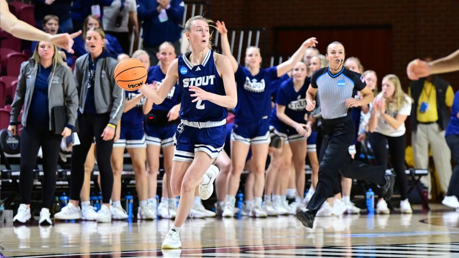 Women's basketball, Sam Schaeffer. Photo by Women's basketball, Sam Schaeffer. Photo by D3 photographyJeremy Cwan