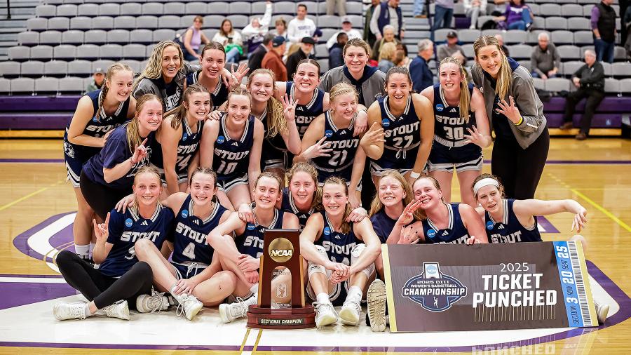 Women's basketball team. Photo by Jeremy Cwan