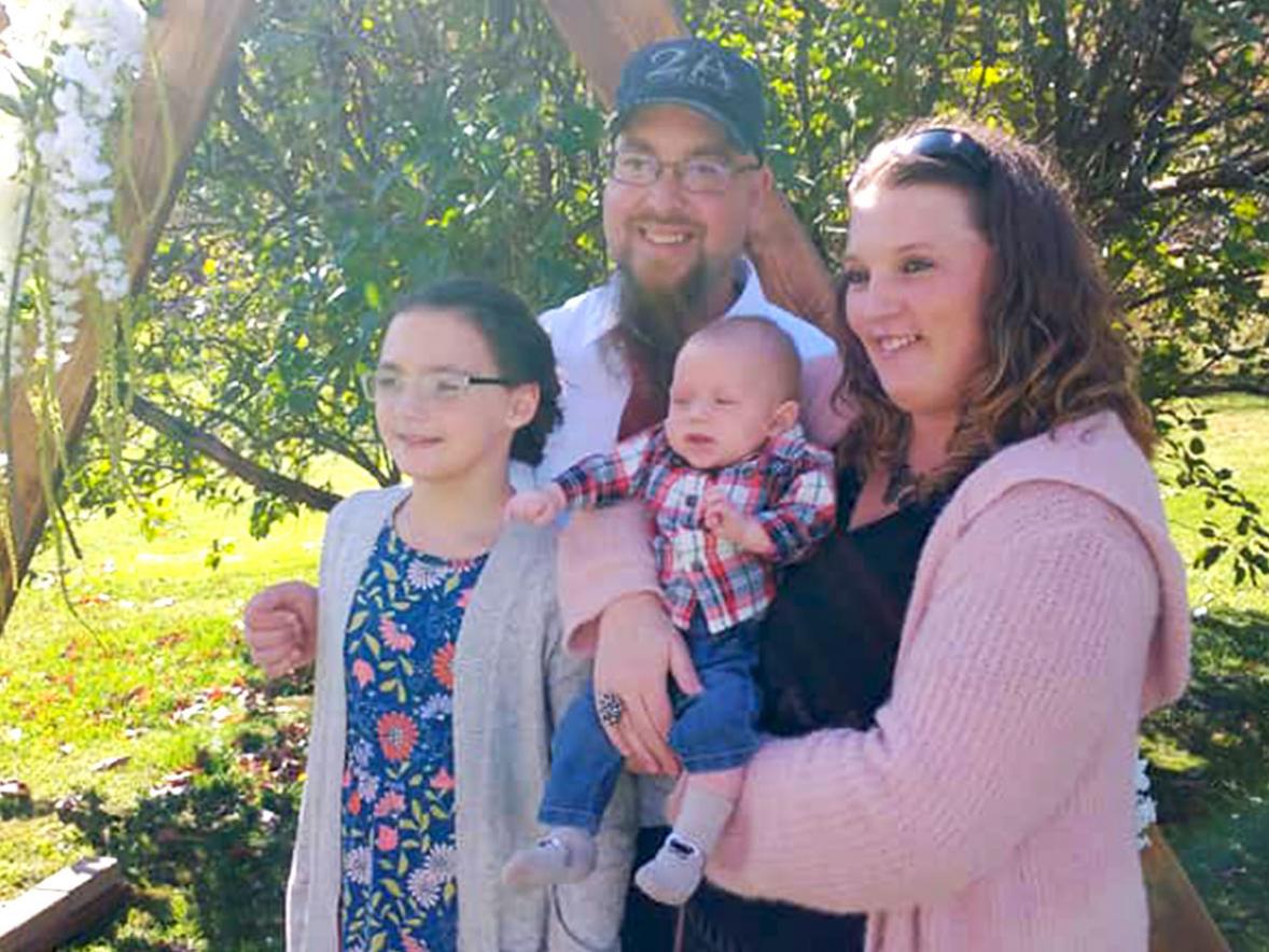 Jessica Bellomy, online psychology student, and her family.