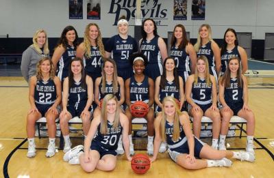 2019-2020 UW-Stout women's basketball team.