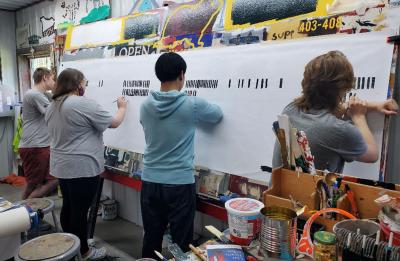 Students practicing at Vintage Sign Shop